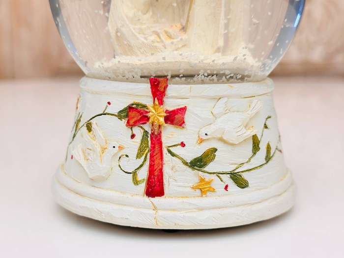 Exquisite Vintage Musical Wind up Large Snow Globe