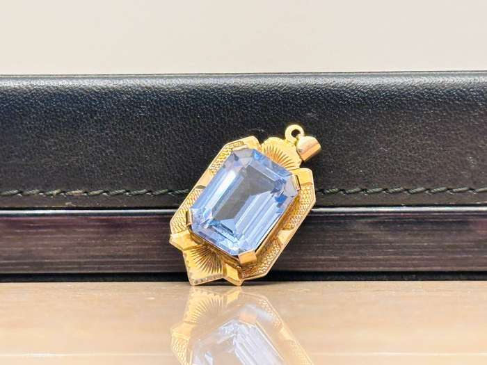 Vintage 9ct Gold Blue Spinel Statement Pendant
