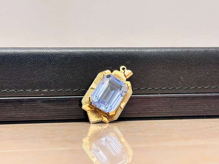 Vintage 9ct Gold Blue Spinel Statement Pendant