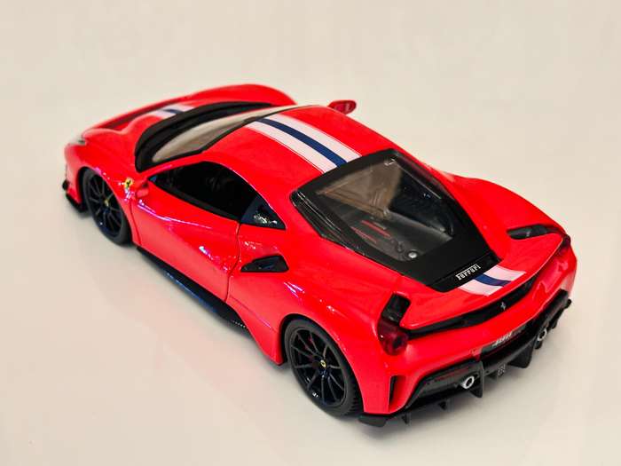 FERRARI 488 PISTA 1:24 Model Collectable in Original Box