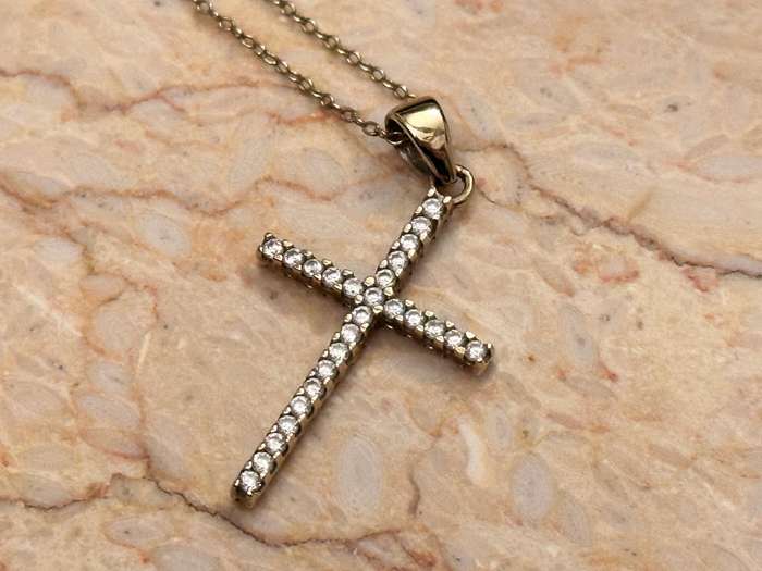9CT Gold Statement Cross & Necklace