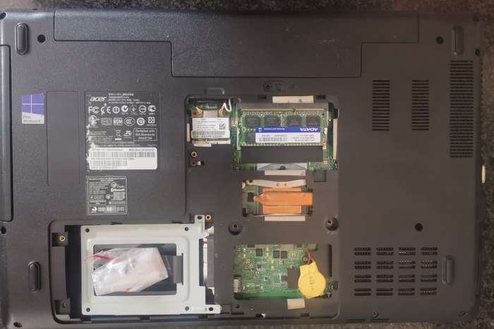 Acer Travelmate P453 Laptop - Sold as is for spares or repairs