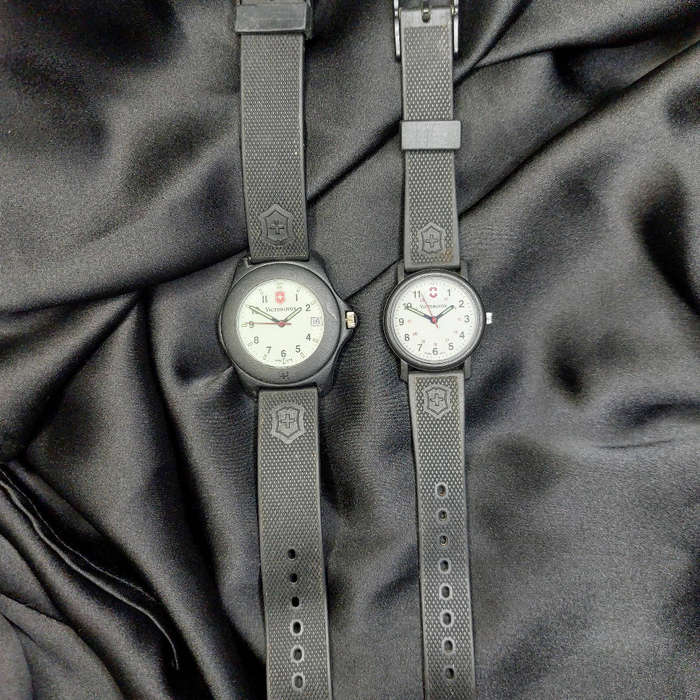 2 Victorinox Swiss Army watches