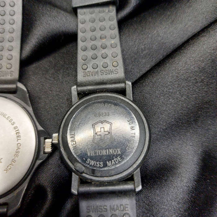 2 Victorinox Swiss Army watches