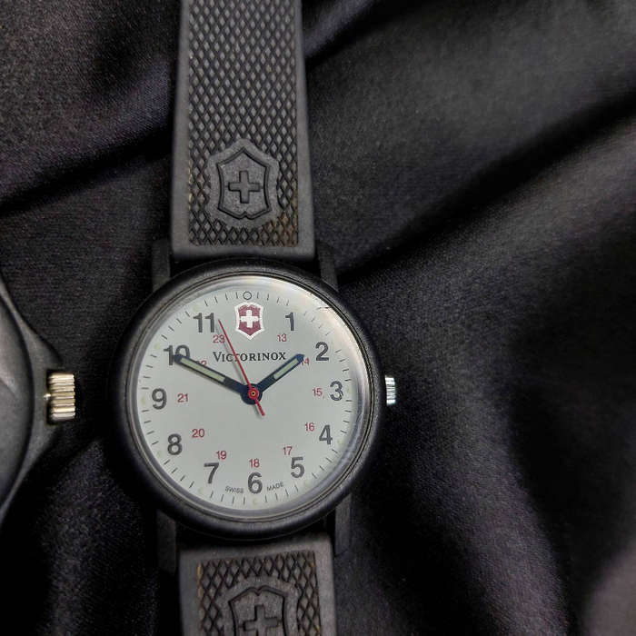 2 Victorinox Swiss Army watches