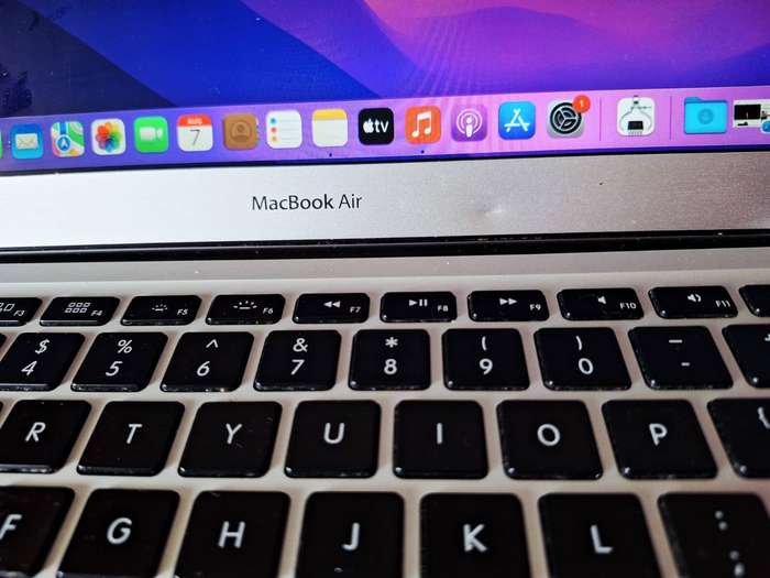Apple MacBook Air 13 (Early 2015)  macOS Monterey 12.6.2