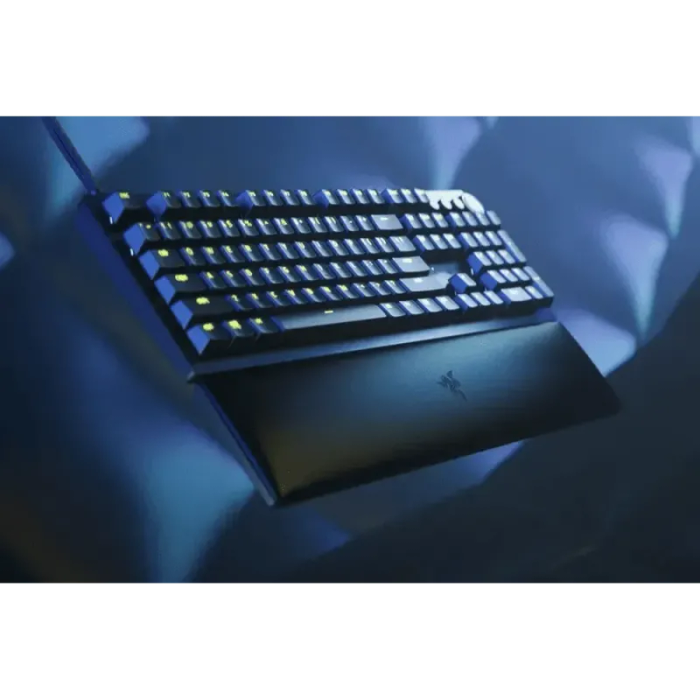 Razer Huntsman V2 Optical Gaming Keyboard  Clicky Purple Switches & HyperPolling Technology