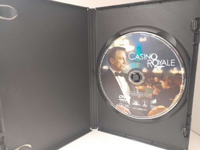 007 - 2006 - Casino Royale (DVD)