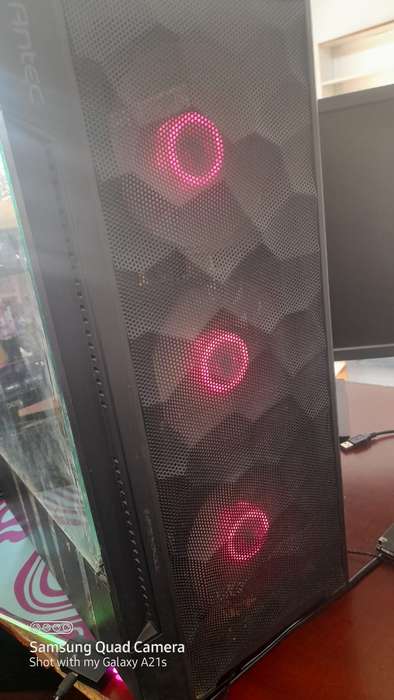GAMING PC WITH GTX 1070 8GIG GIGABYTE GRAPHIC CARD + Dell E2318H 23" FHD Monitor - (1920x1080)