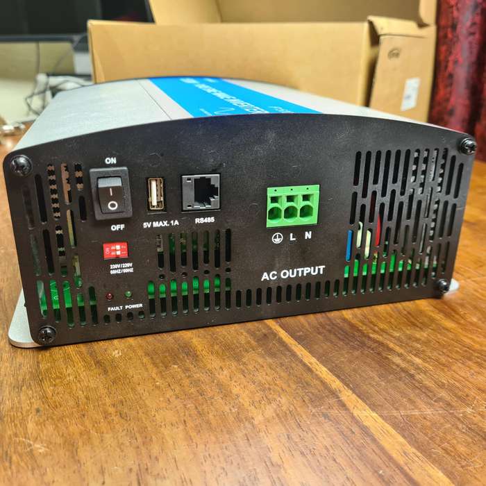 EPEVER IP1500 Pure Sine Wave Power Inverter - 1500W 21.6-36VDC Input and LifePO Battery