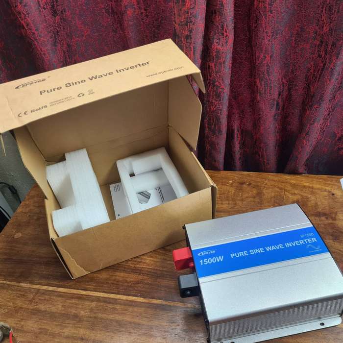 EPEVER IP1500 Pure Sine Wave Power Inverter - 1500W 21.6-36VDC Input and LifePO Battery