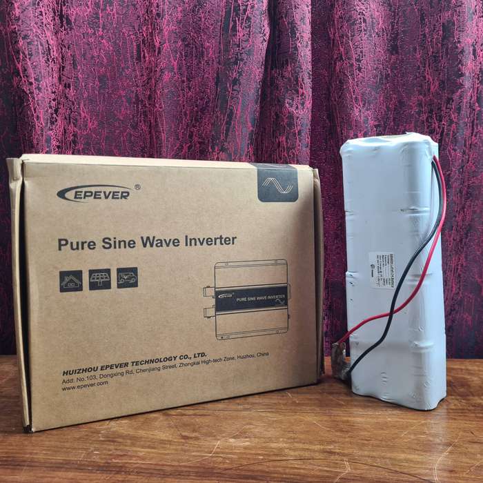 EPEVER IP1500 Pure Sine Wave Power Inverter - 1500W 21.6-36VDC Input and LifePO Battery