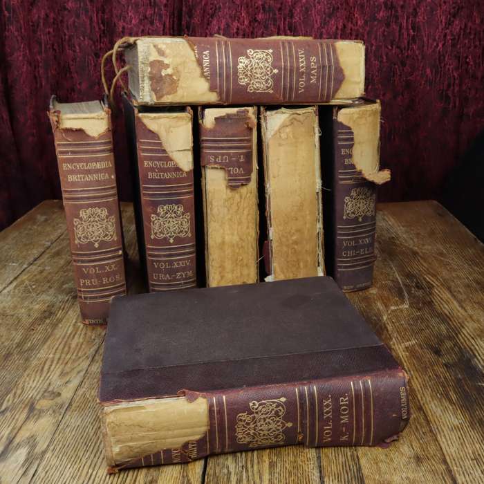 **ANTIQUE**  Early 1900s Encyclopaedia - 7 PCS - COLLECTABLES
