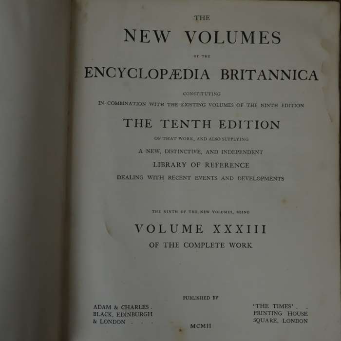 **ANTIQUE**  Early 1900s Encyclopaedia - 7 PCS - COLLECTABLES