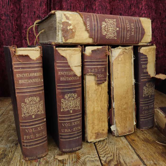 **ANTIQUE**  Early 1900s Encyclopaedia - 7 PCS - COLLECTABLES