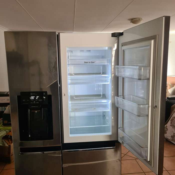 LG 601L Platinum Silver Side by Side Refrigerator, Door-In-Door (Plumbed) - GC-J247SLUV