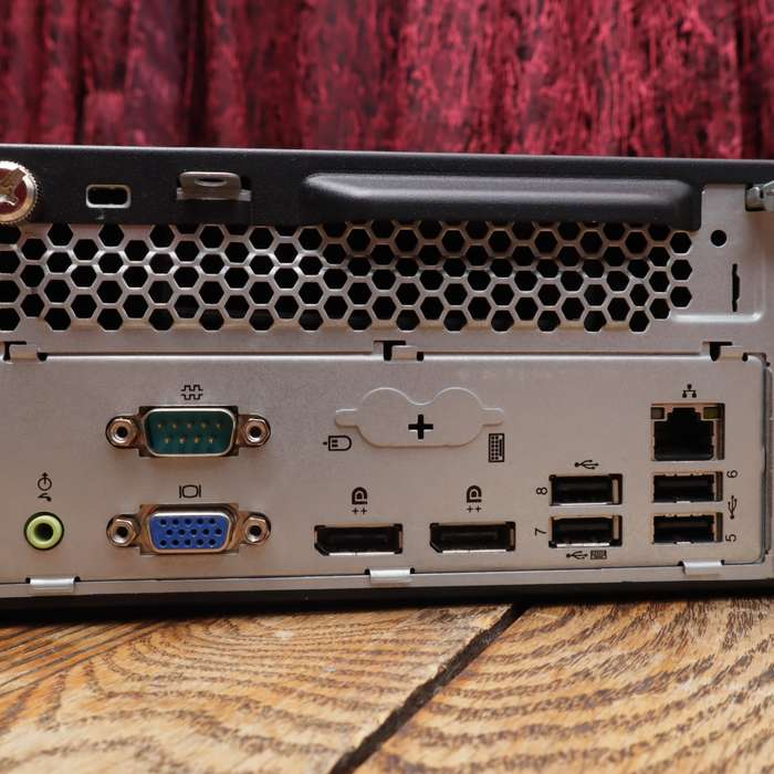 Lenovo ThinkCentre M720s 6-Cores i5-8500 8GB 3.0GHz 256GB NVMe SSD-WiFi Bluetooth