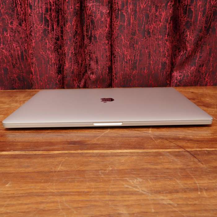 MacBook Pro 16" 2019 2.6 GHz 6-Core Intel Core i7 512GB SSD 16GB RAM AMD Radeon Intel UHD Graphics