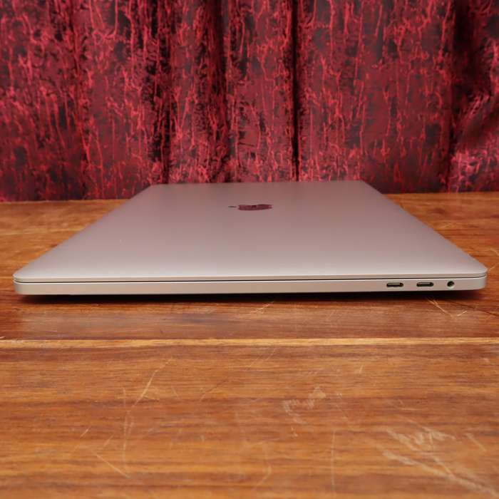 MacBook Pro 16" 2019 2.6 GHz 6-Core Intel Core i7 512GB SSD 16GB RAM AMD Radeon Intel UHD Graphics