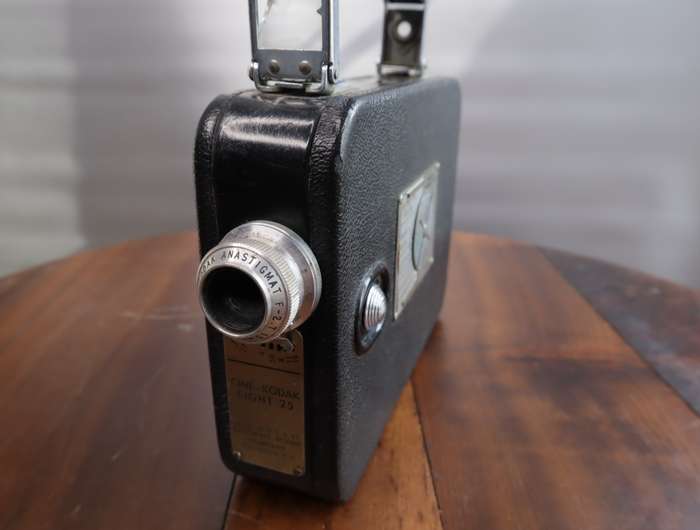 **VINTAGE** Cine Kodak Eight-25 + Kodak Anastigmat 13mm f2.7 Lens (8mm) (Collectable)