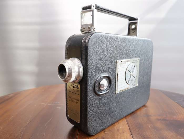 **VINTAGE** Cine Kodak Eight-25 + Kodak Anastigmat 13mm f2.7 Lens (8mm) (Collectable)