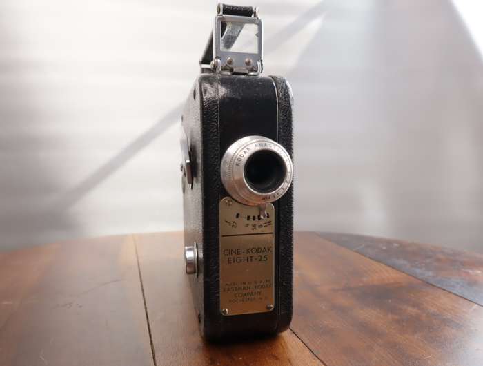 **VINTAGE** Cine Kodak Eight-25 + Kodak Anastigmat 13mm f2.7 Lens (8mm) (Collectable)