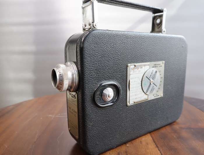 **VINTAGE** Cine Kodak Eight-25 + Kodak Anastigmat 13mm f2.7 Lens (8mm) (Collectable)