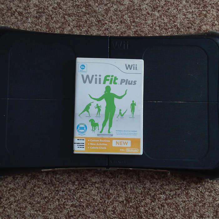 Wii Fit Plus Game + Wii Balancing Board
