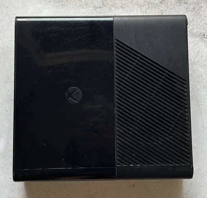 Xbox 360 Console Bundle  Includes Kinect, Games & Original Box
