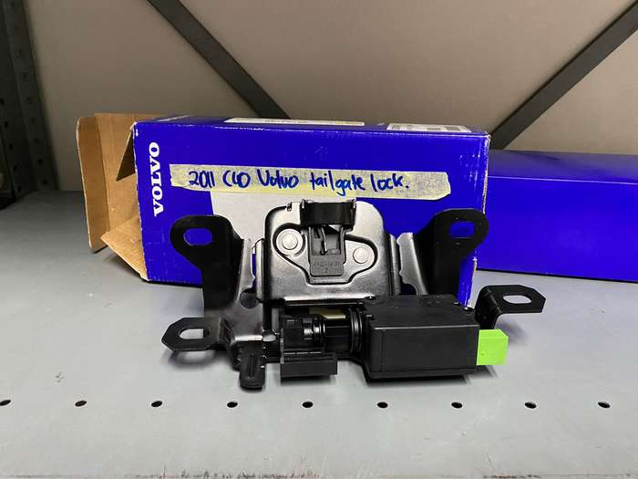 VOLVO V40 BOOT LOCK