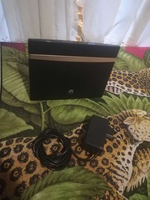 Huawei B525 4G LTE Cat 6 Wireless Router