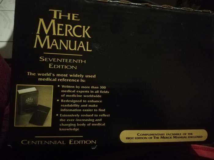 The Merck Manual of Diagnosis and Therapy, 17th Edition (Centennial Edition) Hardcover