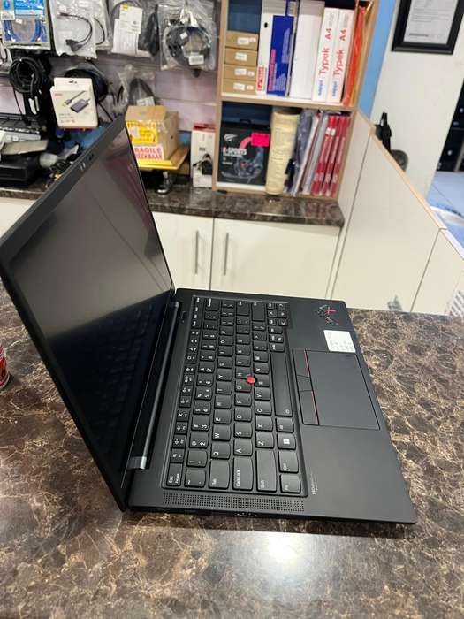 Lenovo ThinkPad X1 Carbon 9th Gen 9 Intel Core i7-1165G7, FHD Non-Touch Screen,16GB RAM, 512GB NVMe