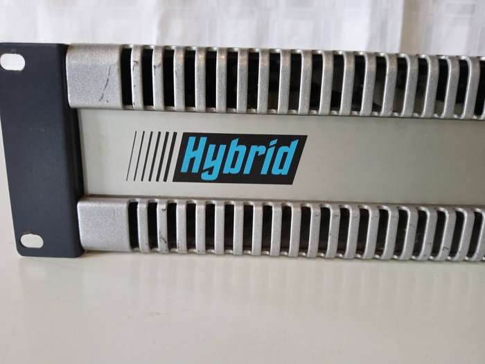 Hybrid B800 Power Amplifier