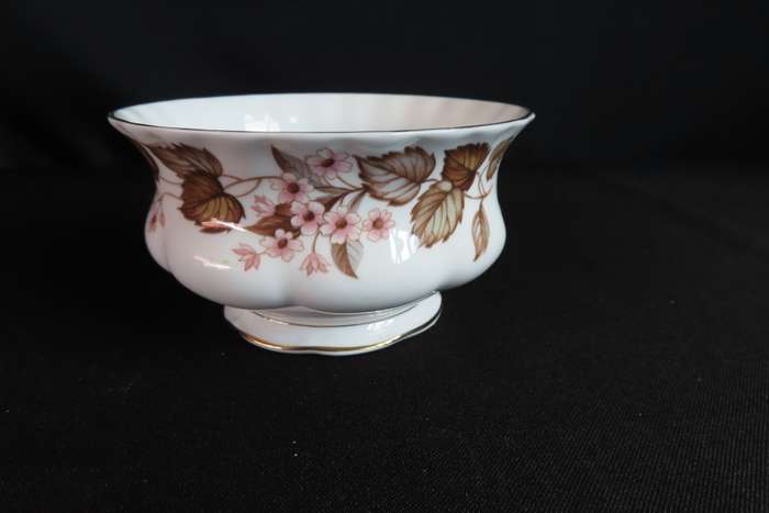 Royal Albert Linden Lea Tea Sugar Bowl.