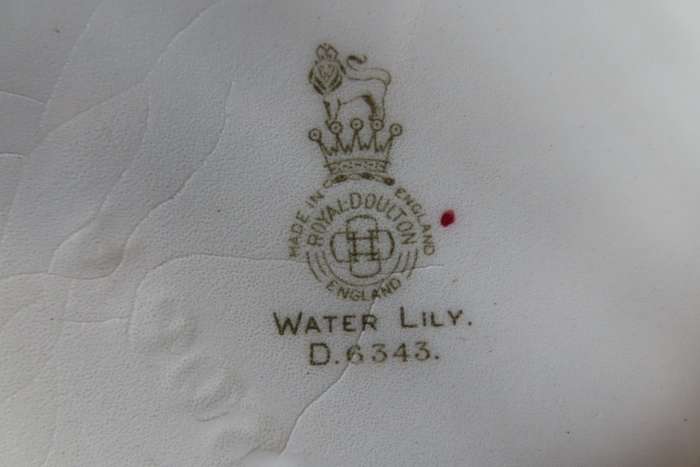 Royal Doulton "Water Lily" D6343 Fruit Bowl