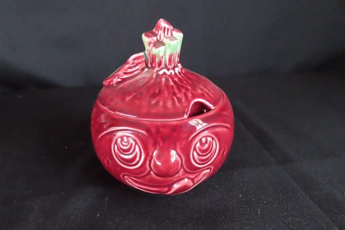 Sylvac Beetroot Lidded Face Pot- 5127