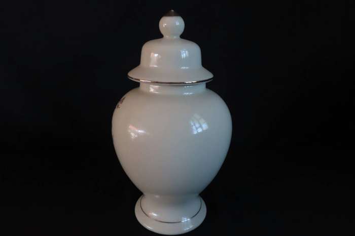 Vintage Imari Japanese Lidded Ginger Jar.