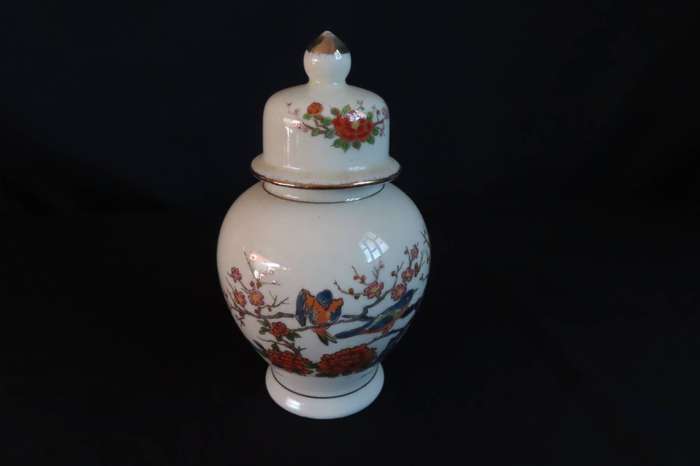 Vintage Imari Japanese Lidded Ginger Jar.