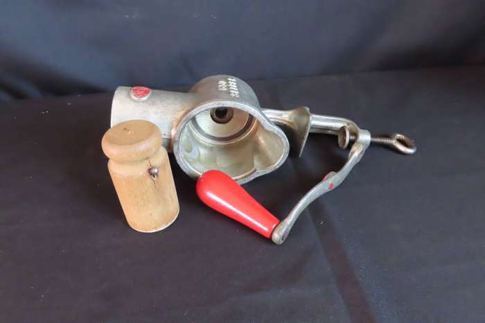 Vintage Spong's 630 Slicer, Grater & Shredder Boxed.