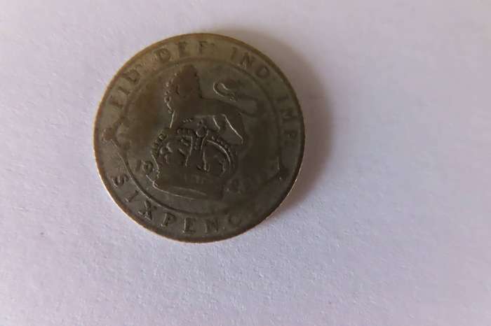 Great Britain George V Sixpence Coins x 3 (19??, 1924 & 1927)