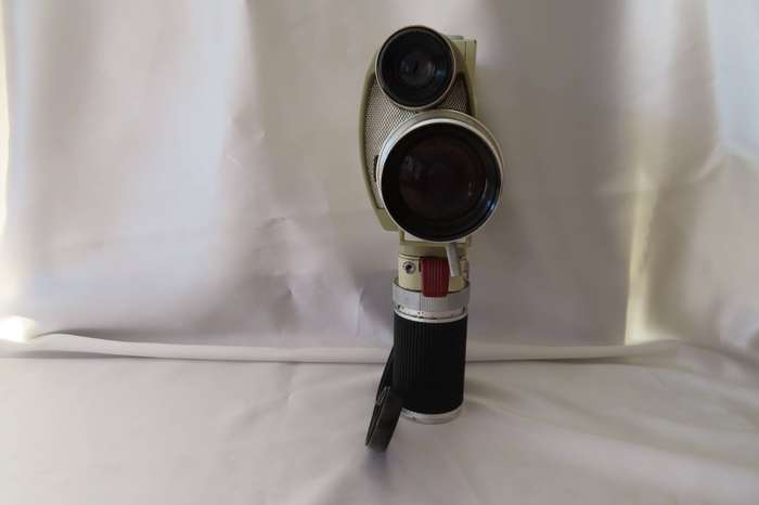 Vintage Minolta Zoom 8mm Movie Camera in Leather Case.