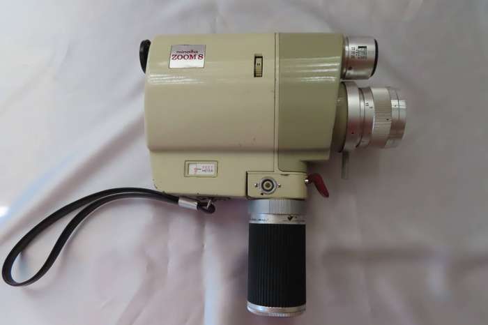 Vintage Minolta Zoom 8mm Movie Camera in Leather Case.