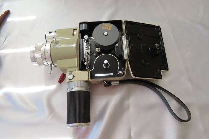 Vintage Minolta Zoom 8mm Movie Camera in Leather Case.