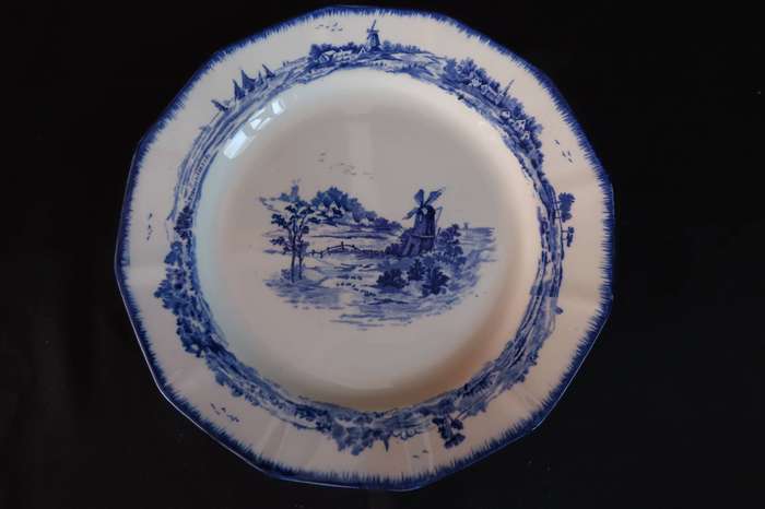 Norfolk England Vintage Dinner Plates x 3