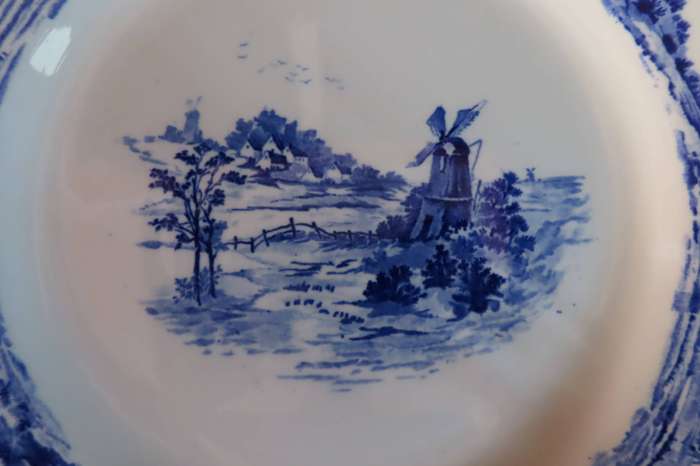 Norfolk England Vintage Dinner Plates x 3