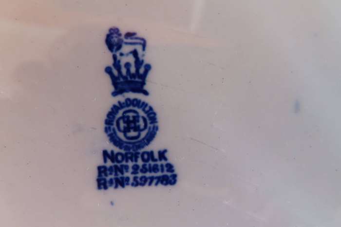 Norfolk England Vintage Dinner Plates x 3