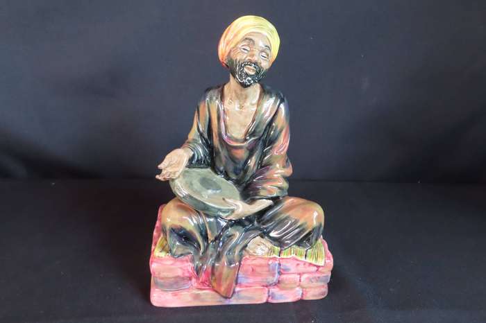 Royal Doulton Figurine "Mendicant" HN 1365