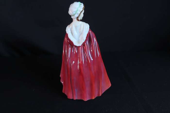 Royal Doulton Figurine Bess HN 2002