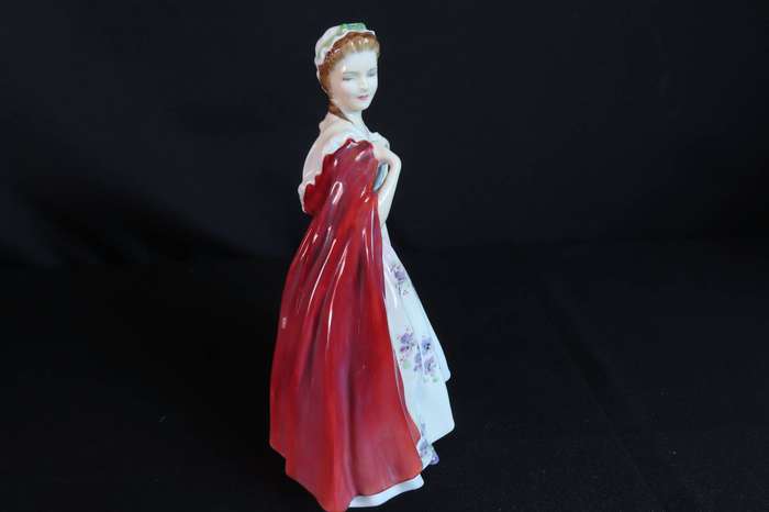 Royal Doulton Figurine Bess HN 2002